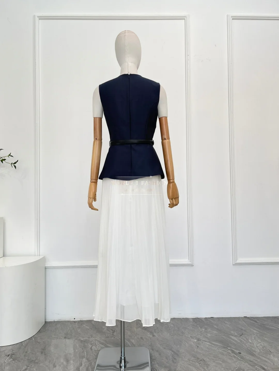 2025 Novo vestido midi preto sem mangas tweed plissado para mulheres