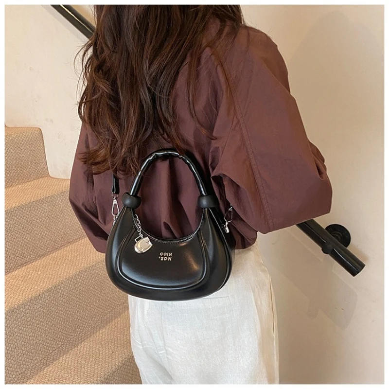 

Handheld armpit bag for women, new high-end style, niche retro versatile, single shoulder crossbody crescent bag
