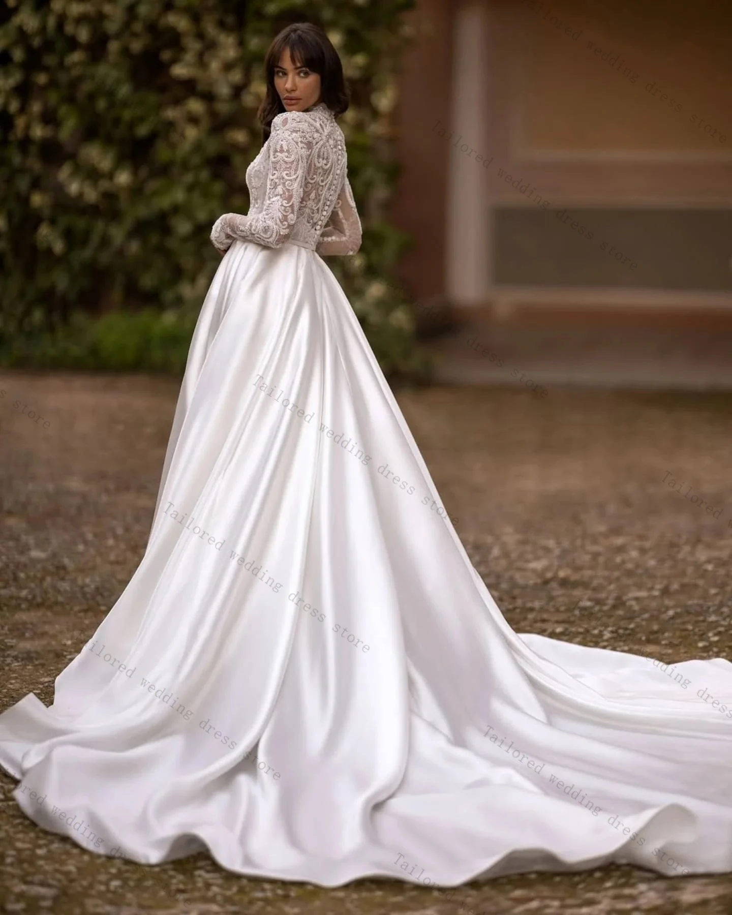 

Luxury Crystals A Line Women Wedding Dresses Elegant Sexy Sheer Neck Sleeveless Bridal Gown Appliqued Customized Boho Robe