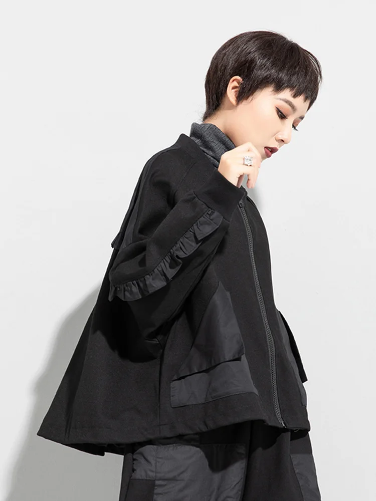 [EAM] Loose Fit Black Pocket Ruffles Big Size Jacket New Stand Collar Long Sleeve Women Coat Fashion Autumn Winter 2025 1DD3814