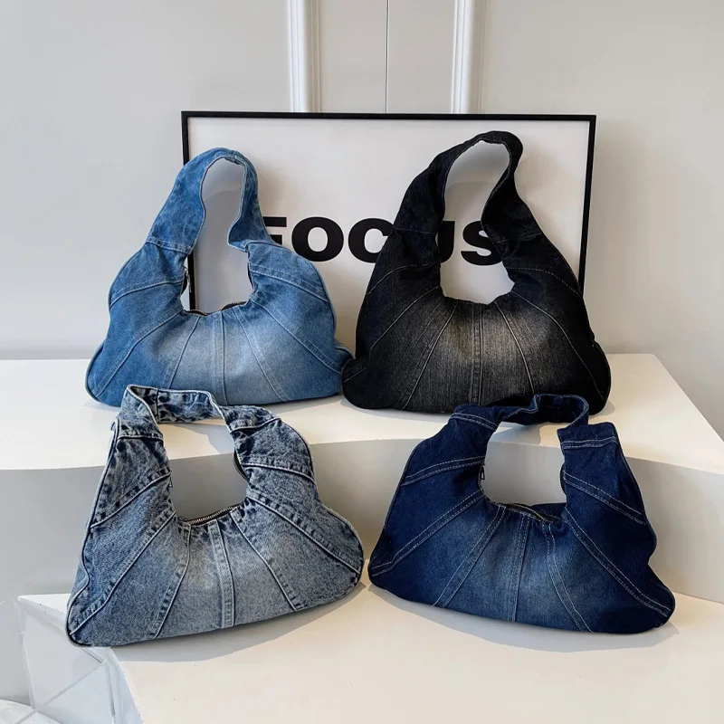 حقيبة كتف نسائية كاجوال من قماش الدنيم المرقعة بتصميم مخطط: خفيفة الوزن، سعة كبيرة مع سحاب للإغلاق للاستخدام اليومي