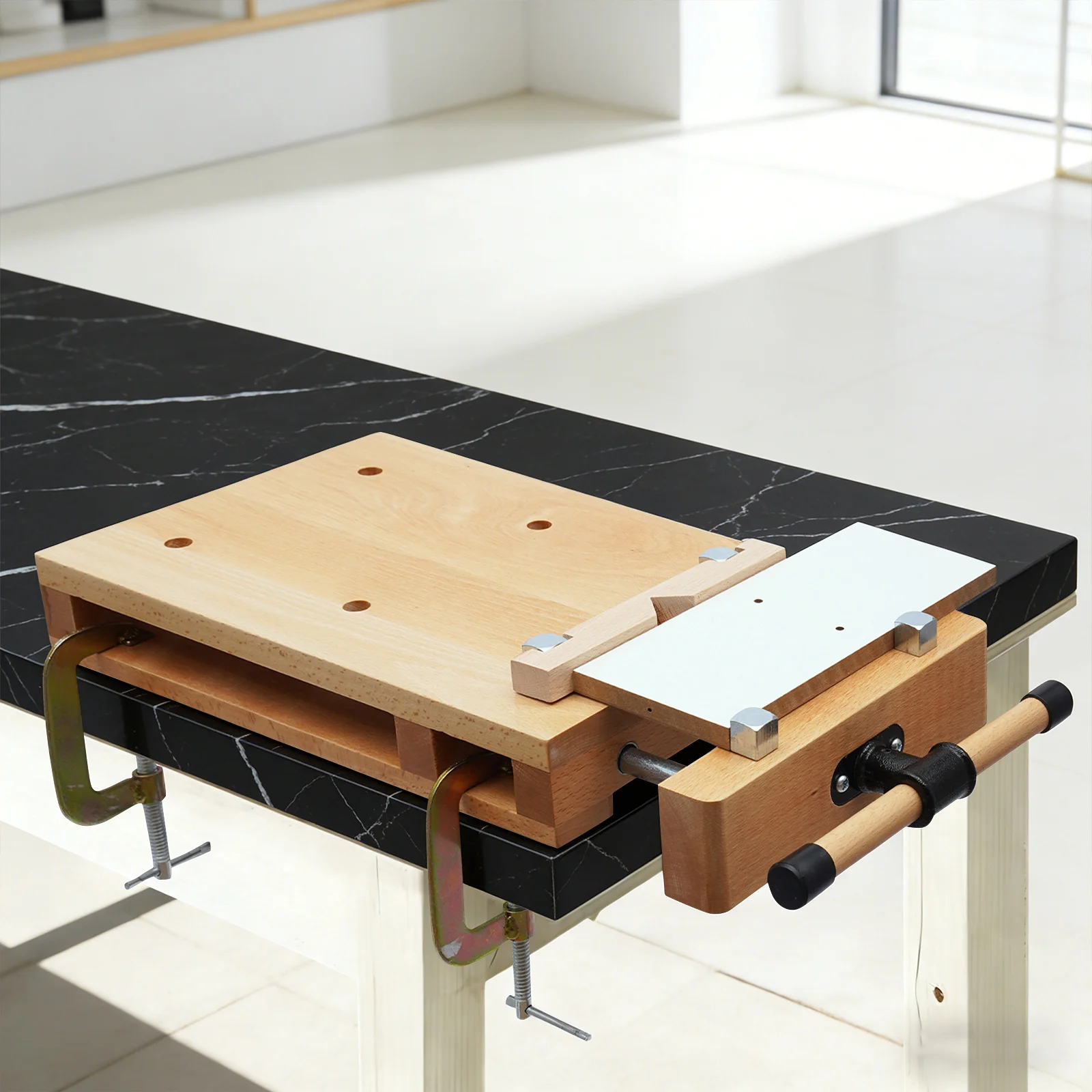 

Wood Vise Workbench with 2 G-shape Fixing Clips Desktop Woodworking Bench for Home Woodworking Studio for Fixing Processing Wood