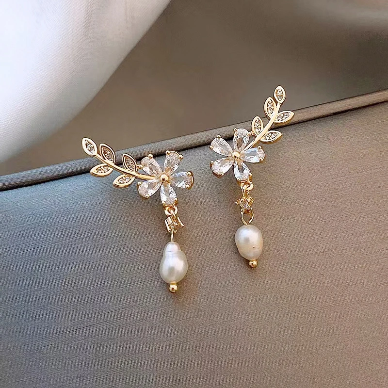 1 Paar exquisite Blätter Strass Blumen Ohr stecker für Frauen Quaste Perle Zirkon Ohrring Braut