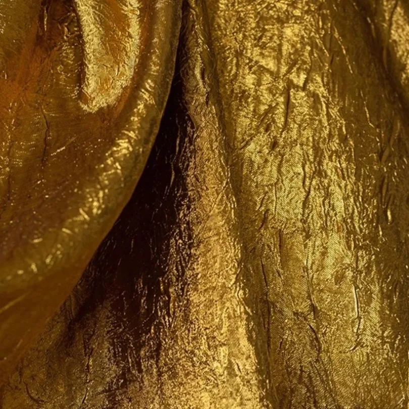 

Золотая блестящая текстурированная ткань для платьев, сценическое искусство, украшение для фона, дизайнерская металлическая роскошная ткань для костюмов