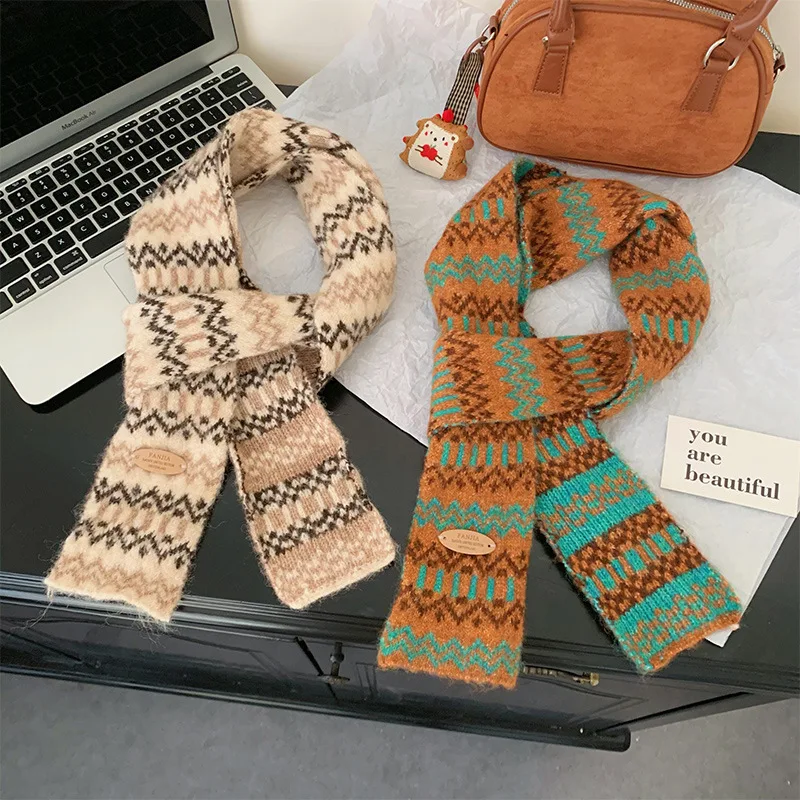 

Новый женский милый белый шарф, утолщенные теплые шарфы для студентов, вязаный шарф в стиле ретро, корейская атмосфера, зимние контрастные цвета
