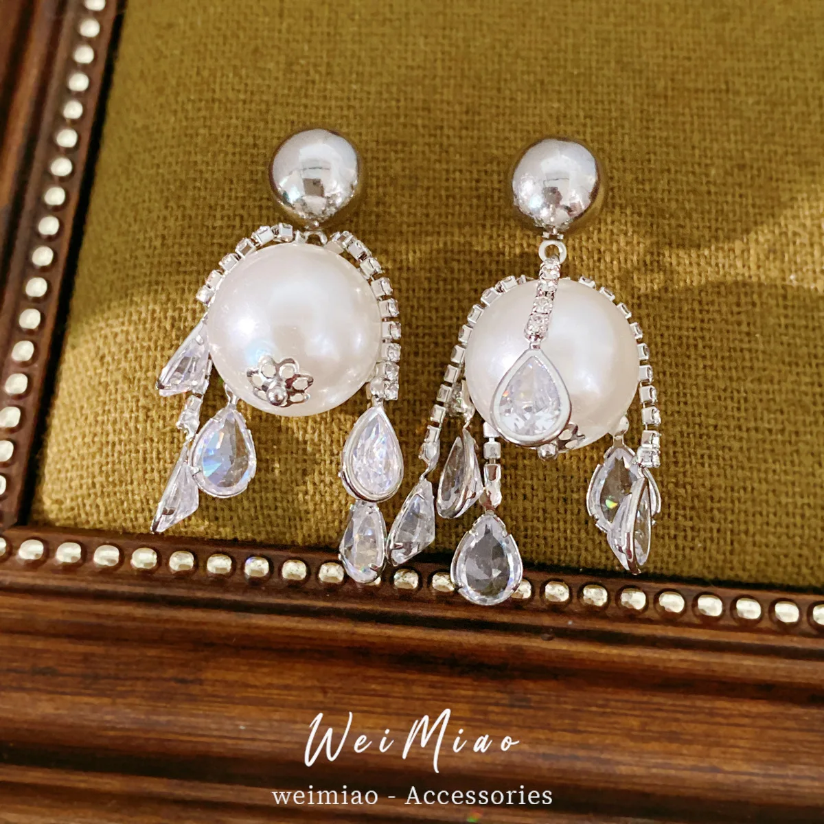 Glamorous Pearl Chandelier Drop Earrings Dazzling Rhinestone Tassel Ear Danglers High Fashion Party Evening Jewelry For Women