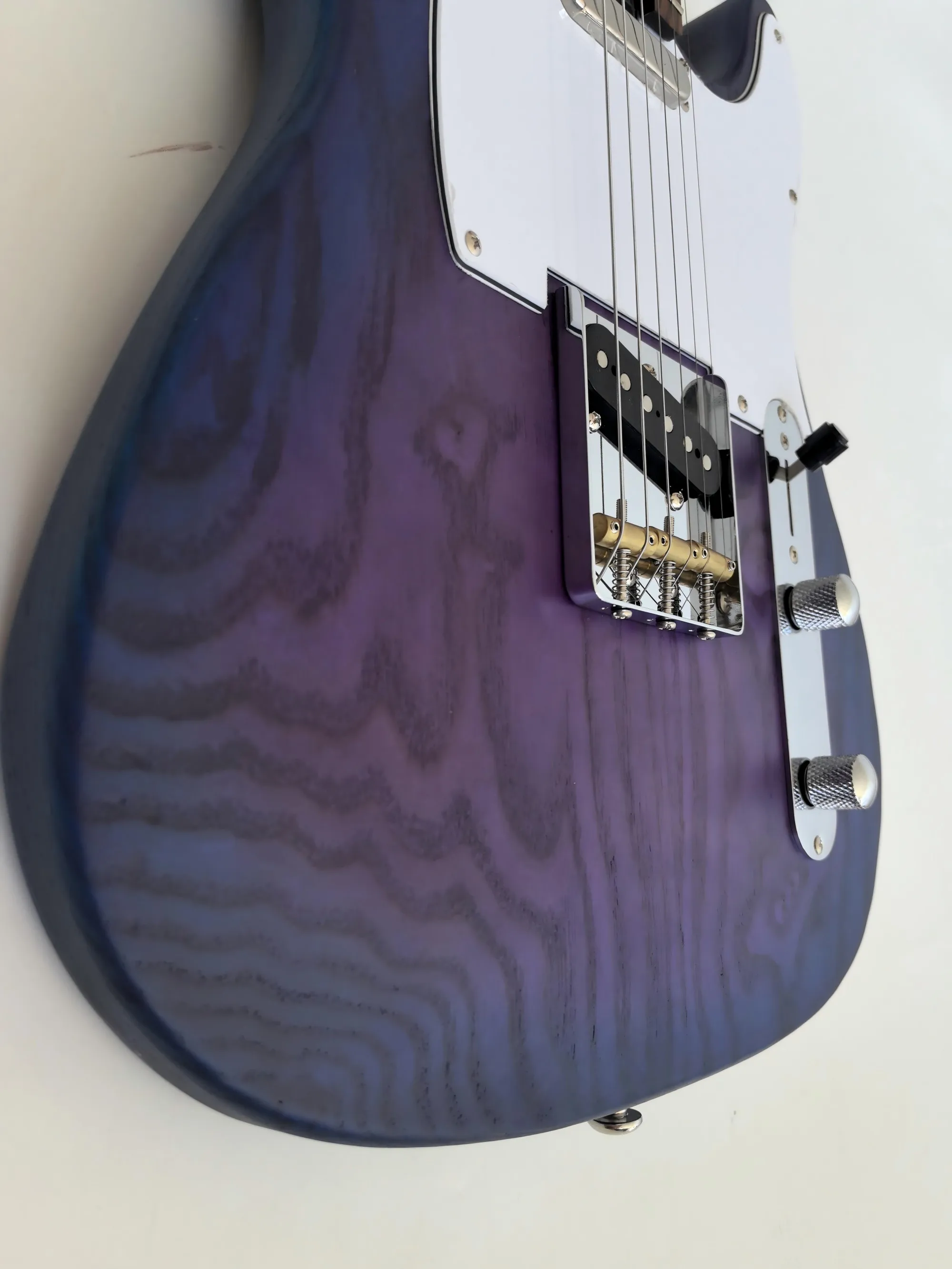 In Stock:  Matte Blue Circle Purple 6-string Ash Wood Electric Guitar, Rosewood Fingerboard, Rear Lock String Lute Button.