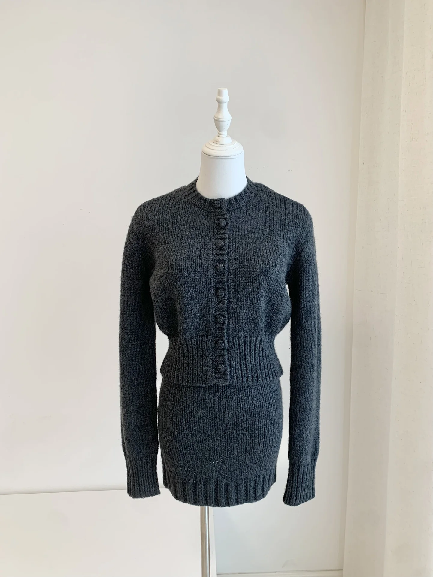 Set da donna in maglia di lana a 2 colori, girocollo, cardigan monopetto a maniche lunghe + minigonna in vita elastica, abito elegante da donna