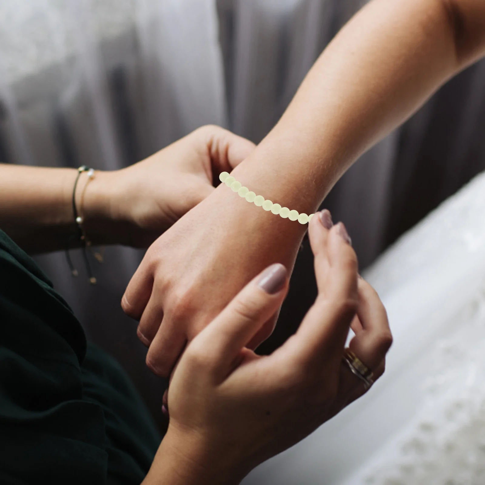 

100Pcs Glow in The Beads Colorful Round Beads for DIY Jewelry Making Bracelet Necklace Craft Supplies