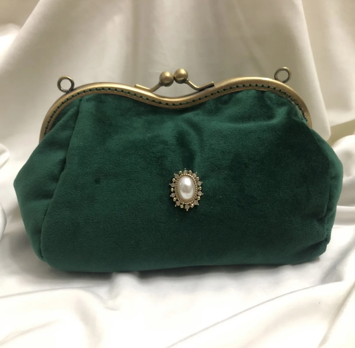 Lost In Vintage Handmade and Retro Velvet Bag with Decorative Pearl Kiss-lock  Evening Bag Clutch Winter Accessories Woven