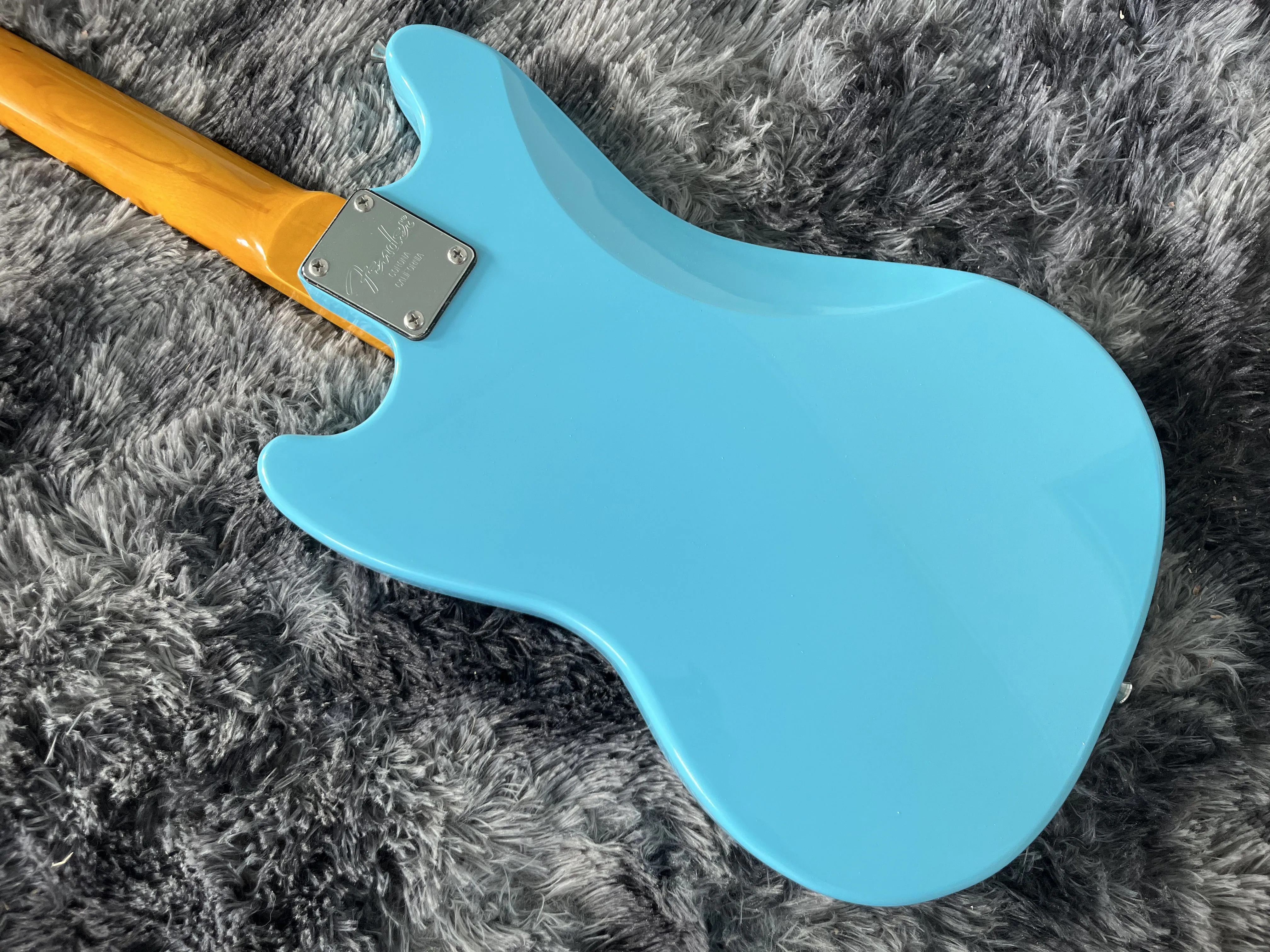 Chinese OEM Electric Guitar Mustang Blue Color 6 Strings Tremolo System