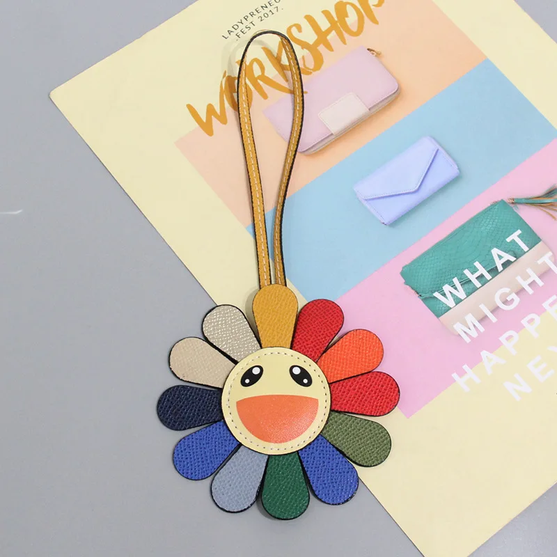 Colgante de girasol con cara sonriente de arcoíris de dibujos animados, llavero de cuero de pu con bonito flor colorida, colgante para bolso y coche