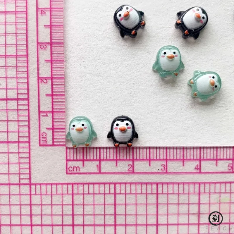 100pcs 9mm Penguin Resin Flat Backs – Cute Mini Figurines for DIY Wedding, Scrapbook & Craft Accessories
