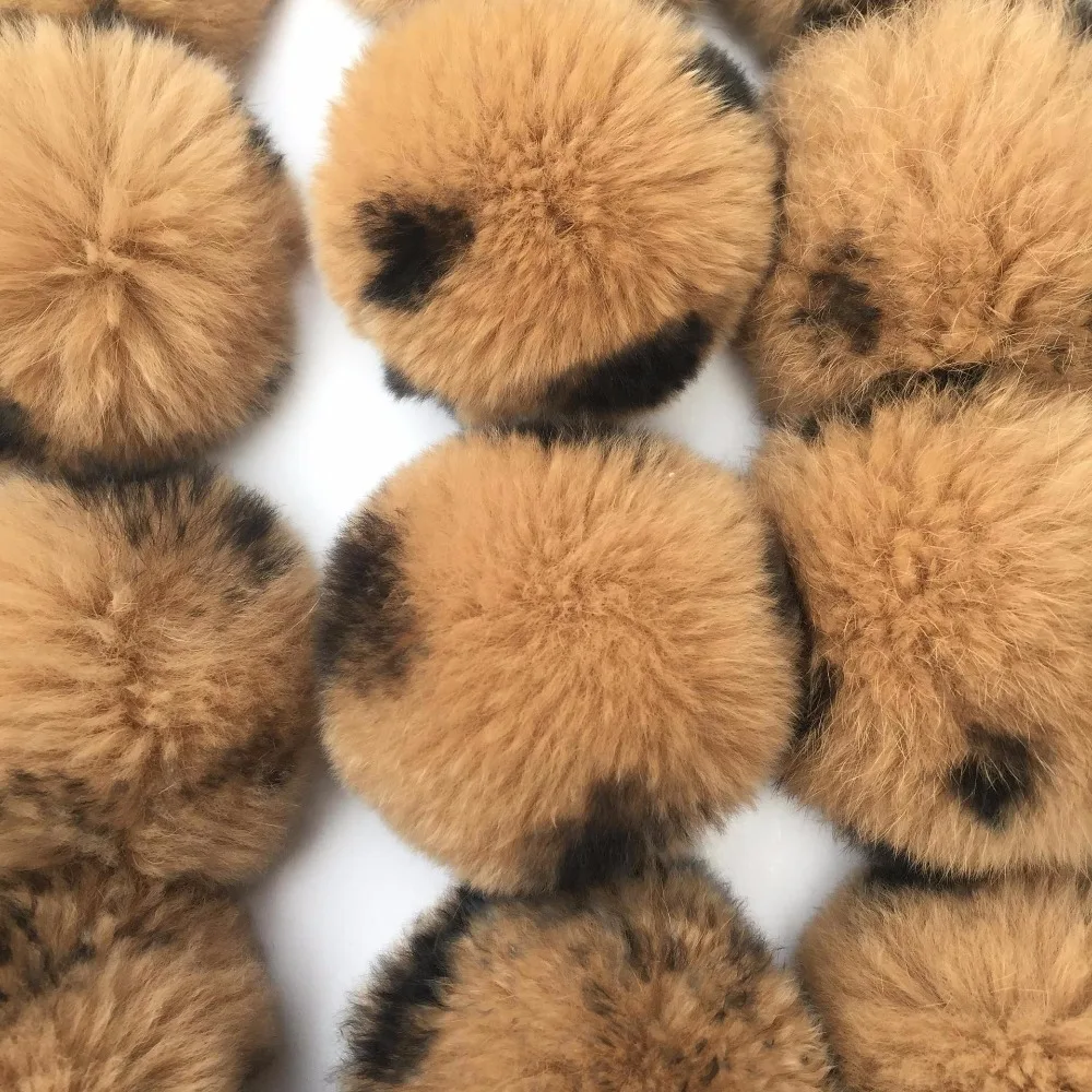 16pcs/lot Leopard Pattern Real Rabbit Fur Ball Pom Pom Keychain Genuine Fur Pompoms for Winter Skullies Beanies Knitted Cap R20