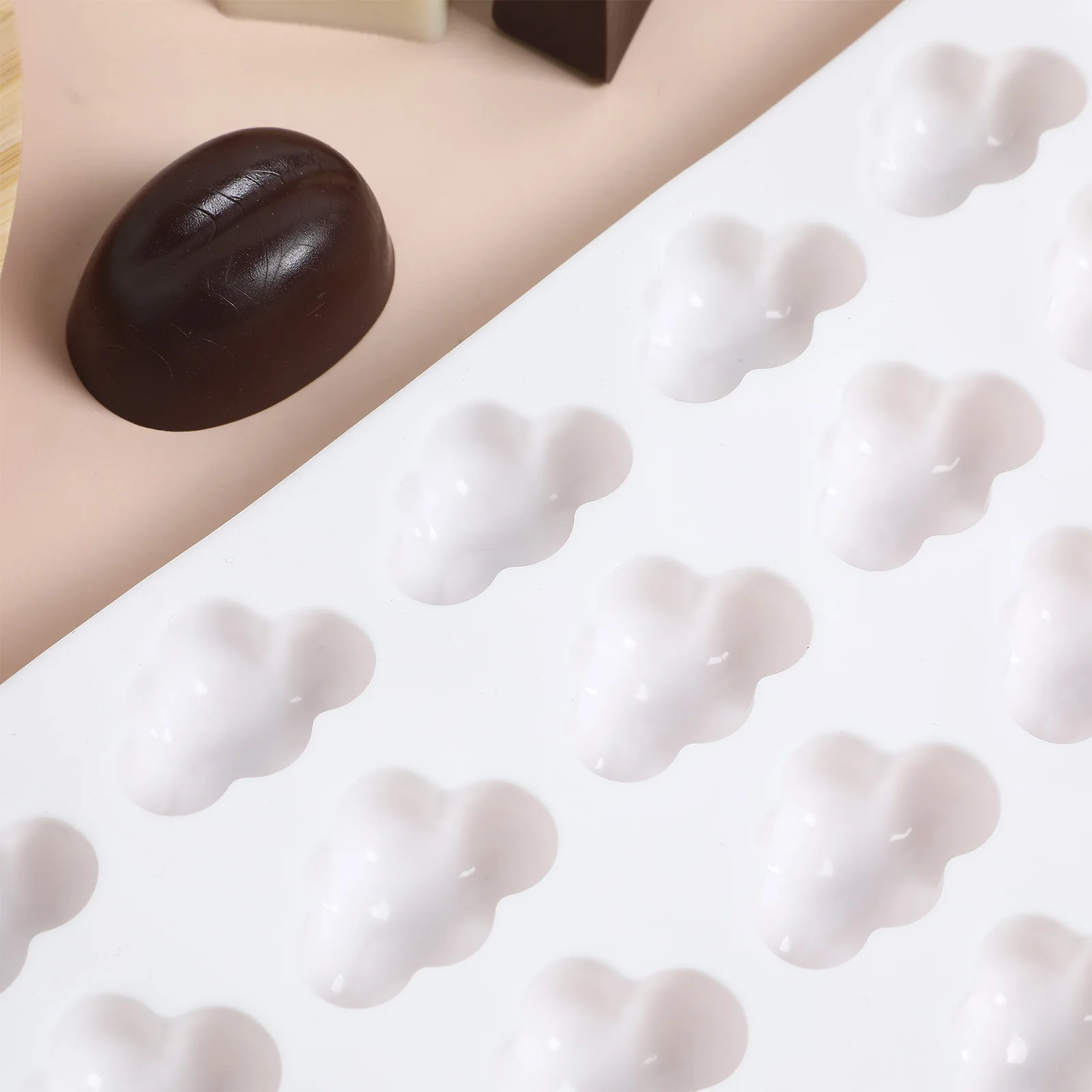 

Multi-Function Cloud Silicone Mold Convenient Household Candy Mold Microwave Safe Reusable Chocolate Jelly Tool