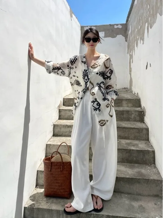 

Ретро-рубашка женская свободного кроя с цветочным принтом, летняя коллекция 2025, новый стиль, защита от солнца, льняной материал, V-образный вырез, длинный рукав