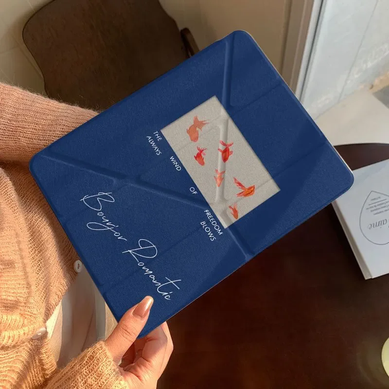 

Чехол-подставка для планшета с иллюстрацией золотой рыбки для iPad Pro 11, 12.9, 13, 8.3, M5, M4, 9.7, 10.2, 5/6/7/8/9, 10/11-го поколения, Mini 6, 7, Air 3, 4, 5, 6