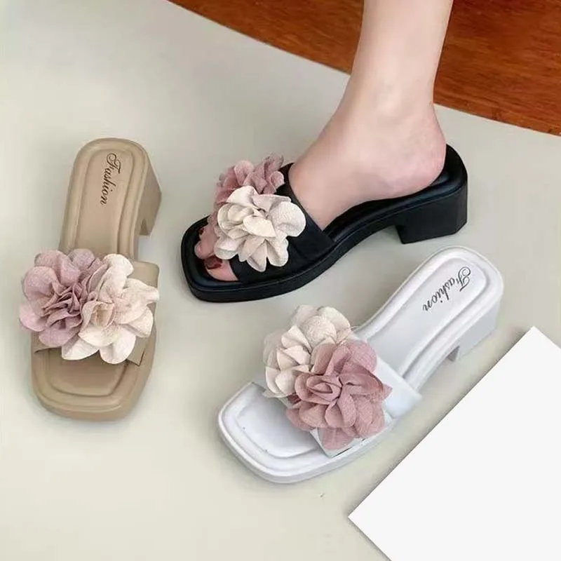 

Новые модные летние женские тапочки