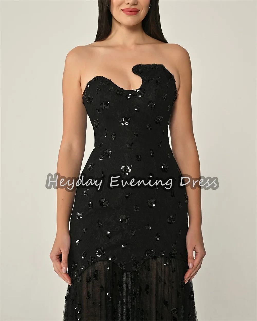全盛期チュールストラップレス A ラインスパンコール床の長さのエレガントなイブニングドレス女性のための 2025 サウジアラブシンプルなカクテルパーティードレス