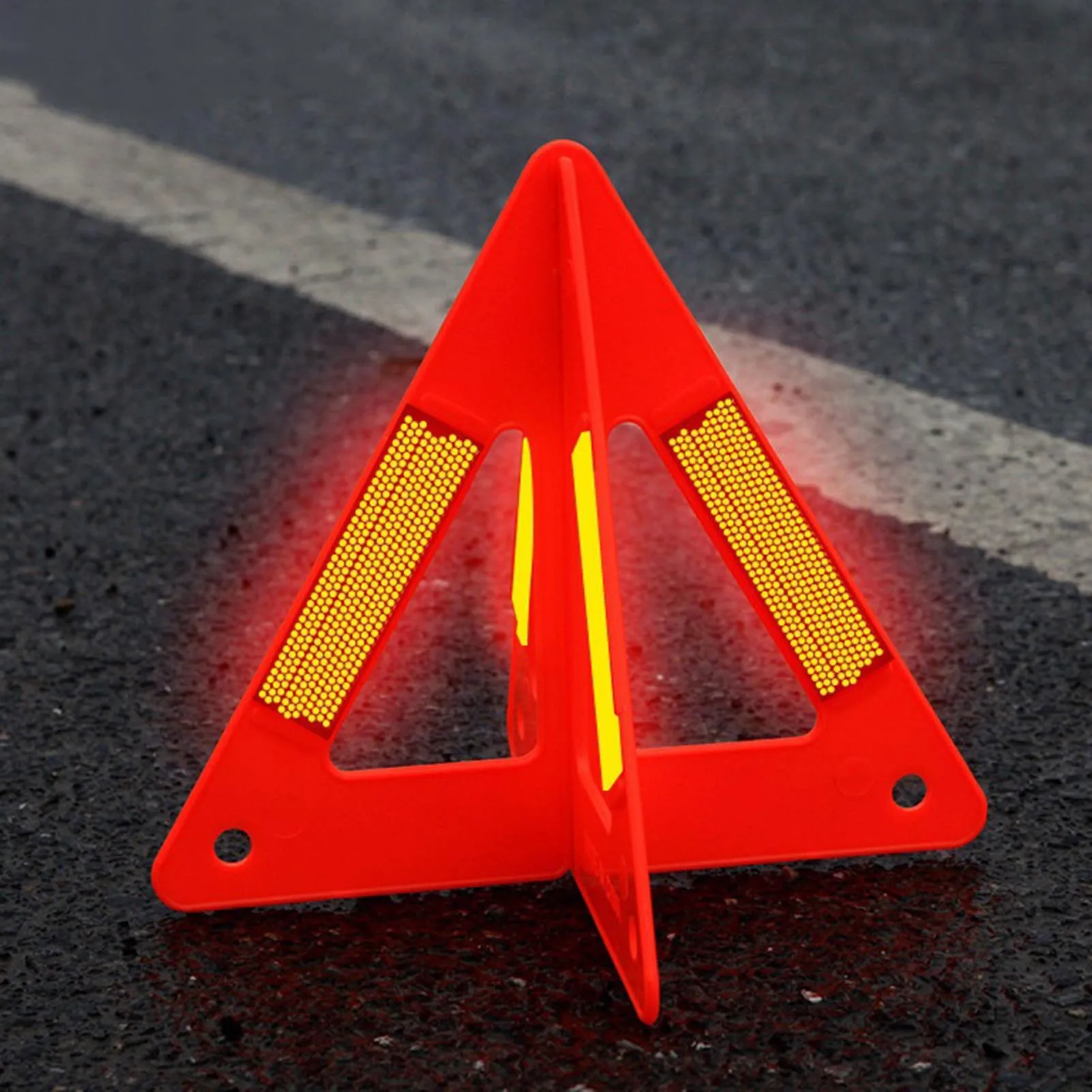 Standard Emergency Triangles Easy to Use and Store Compact Size Warning Indicator Suitable for Work Trucks Tractors