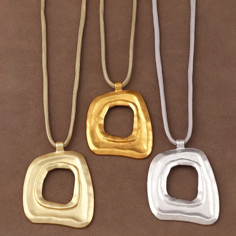 1 x Boho Gold Irregular Hollow Charm Pendant Trendy Chunky Rope Necklace Jewellery Suitable For Women Everyday And Party Wear view 3