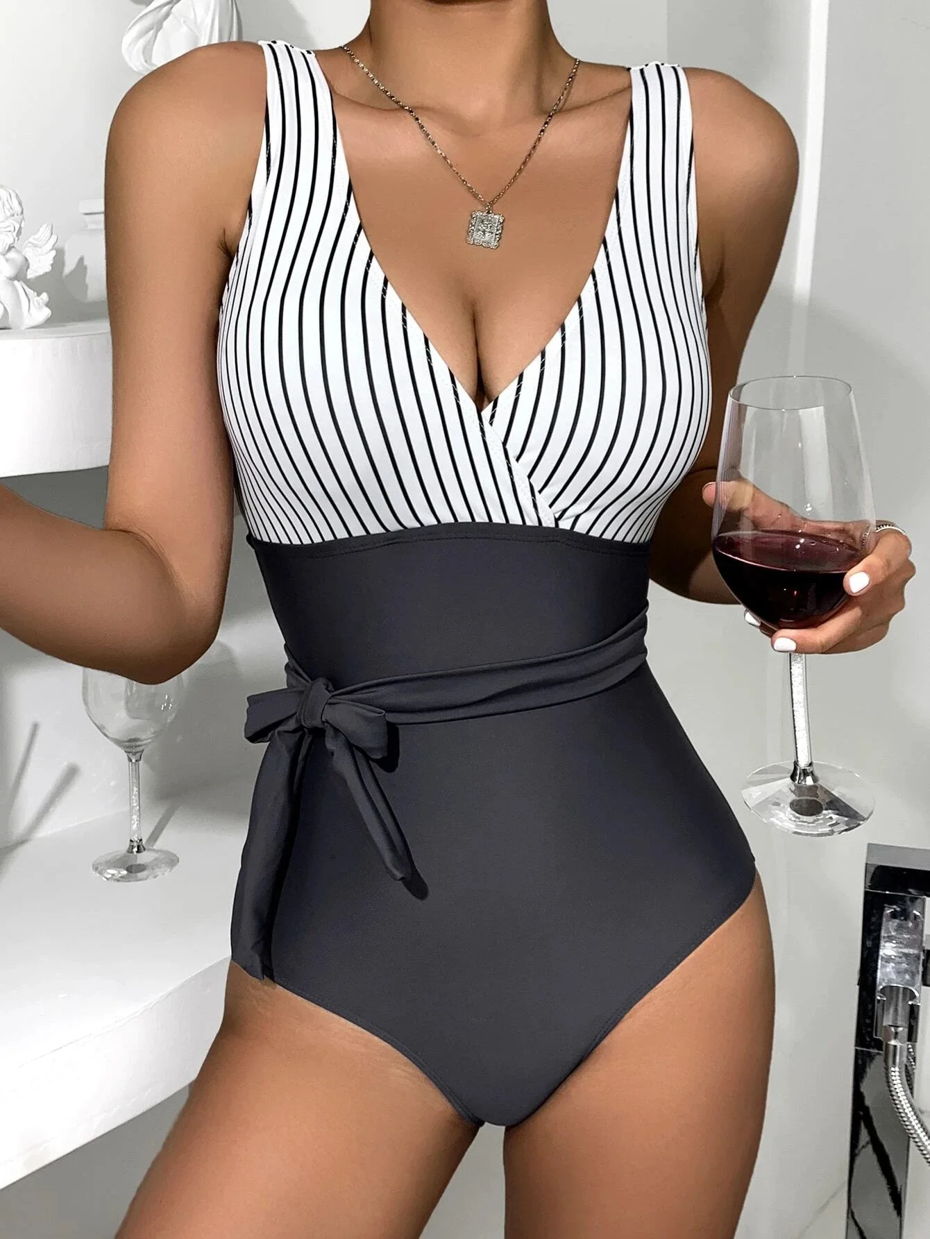 Striped V-neck Swimsuit One Piece Strap Swimwear Women Knot Side Bathing Suit Female Padded Monokini Swimming Beachwear Bodysuit