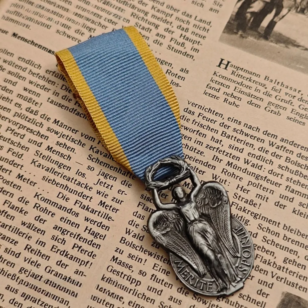 Medalla de Mérito Militar Vintage con la Diosa de la Victoria Alada, Medalla de Cinta de Historia Europea de la Segunda Guerra Mundial para Coleccionistas de Artículos Militares