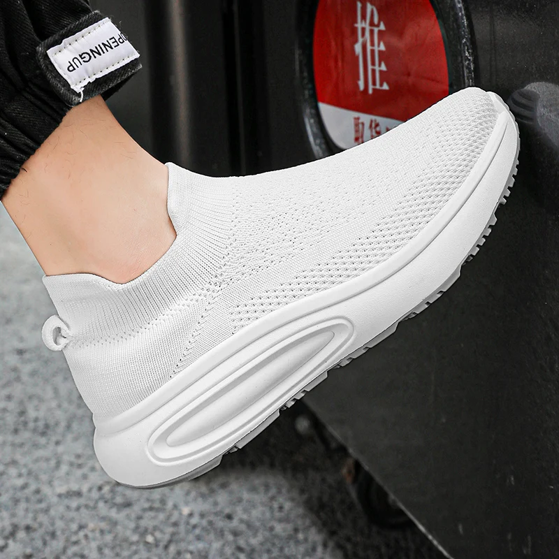 Hot Sale Knit Running Shoes Men Trendy Casual Black Outdoor Men\'s Breathable Sneakers Summer Cheap Platform Slip-on Sneakers Man