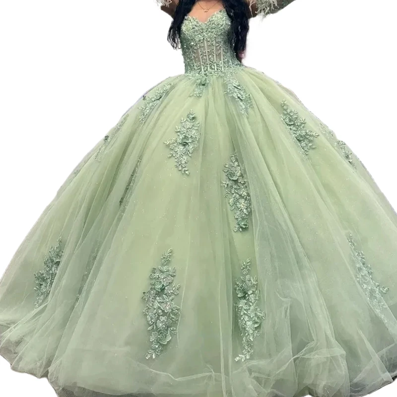 فساتين Quinceanera مزينة بالدانتيل على شكل قلب بدون حمالات فستان طويل حلو 16 مع فيونكة كبيرة من الخلف برباط