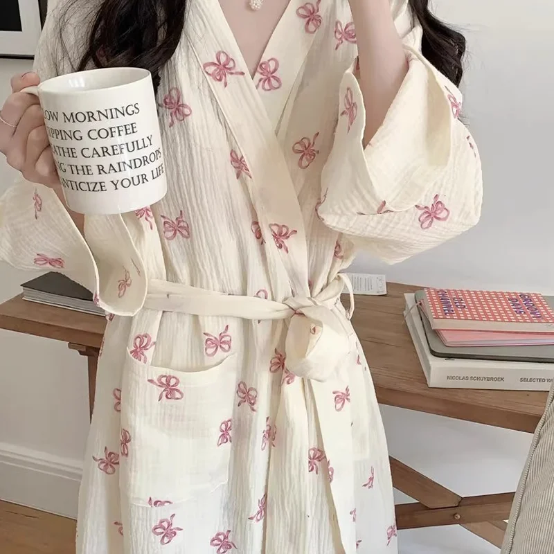 

Новая женская пижама для весны и осени в корейском стиле, простой и удобный халат, розовый с бантом, свободная домашняя ночная рубашка