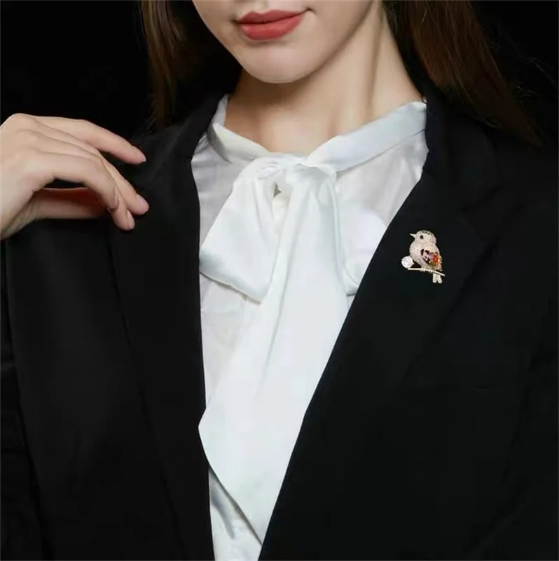 Elegante niedliche Vogel broschen für Frauen Unisex glänzende Strass Zirkon Emblem Biene Schmetterling Corsage Abzeichen Anstecknadeln Schmuck Geschenk – Detail 7