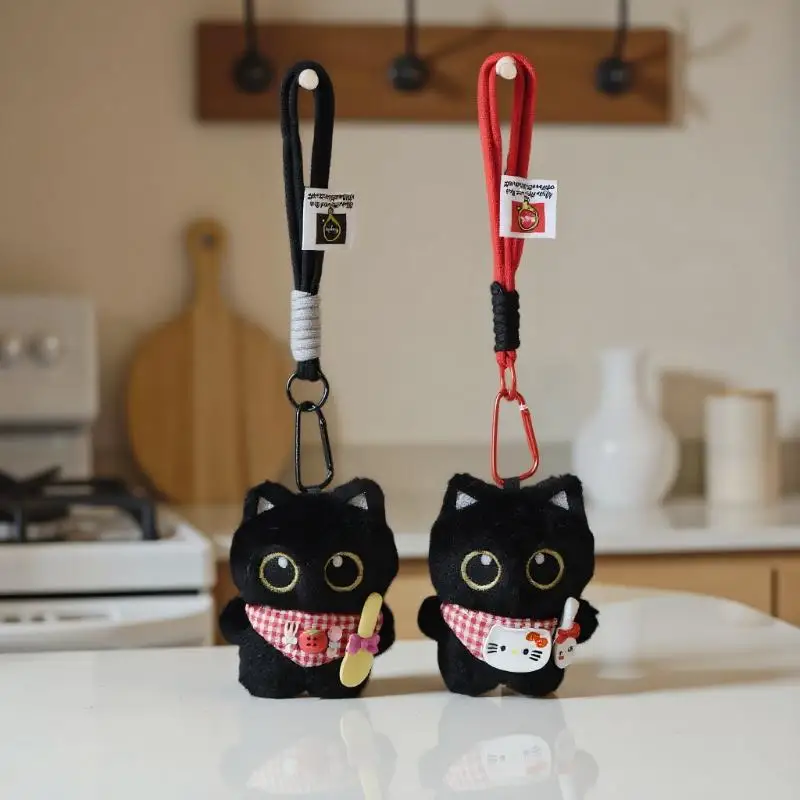 Nowatorski wzór dla par: Breloczek z pluszową figurką czarnego kota do kluczyków samochodowych i akcesoriów do torebek.