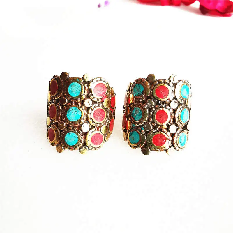 

Nepal Vintage Jewelry Brass Inlay Colorful Stone Golden Finger Ring for Lady R028