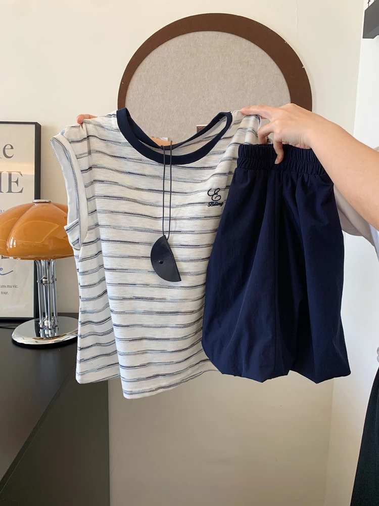 تي شيرت نسائي صيفي جديد بنمط كوري عصري بخطوط، ياقة مستديرة، أكمام قصيرة، تصميم كلاسيكي خفيف الوزن #1