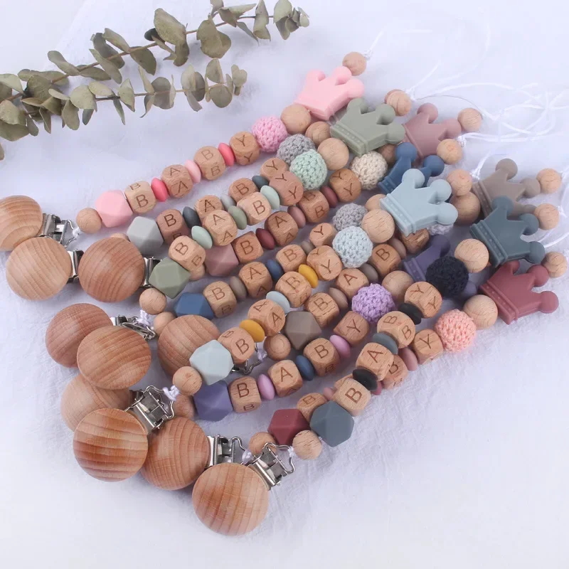 Nome personalizzato Clip per ciuccio per bambini Corona Massaggiagengive BPA gratuito Manichino Porta capezzoli Clip Catena Dentizione Giocattoli Accessori per neonati