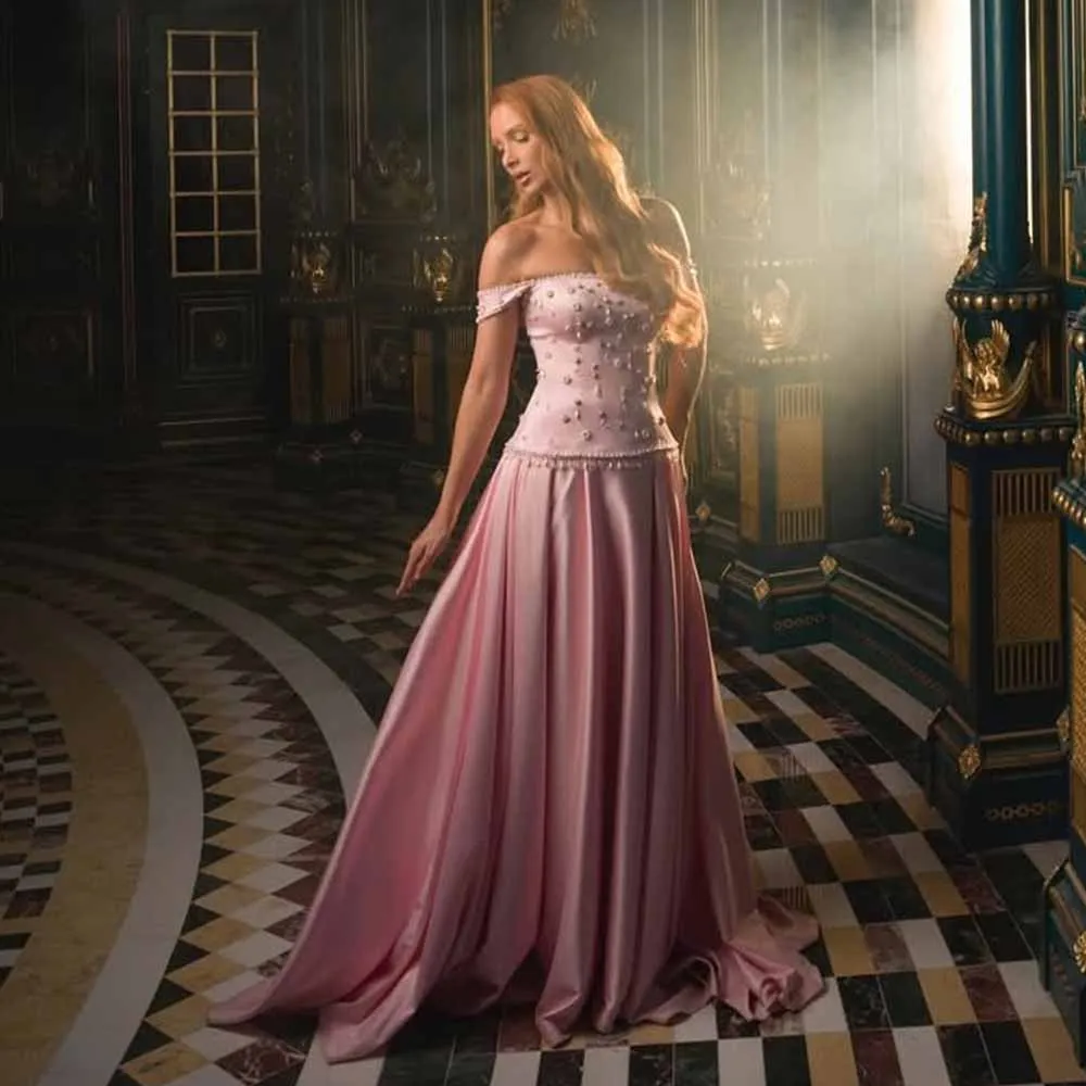 

Романтические платья для дня рождения Атласные вечерние платья трапециевидной формы Розовый с открытыми плечами Жемчуг Бусины Стразы Длинное платье для выпускного вечера 2025