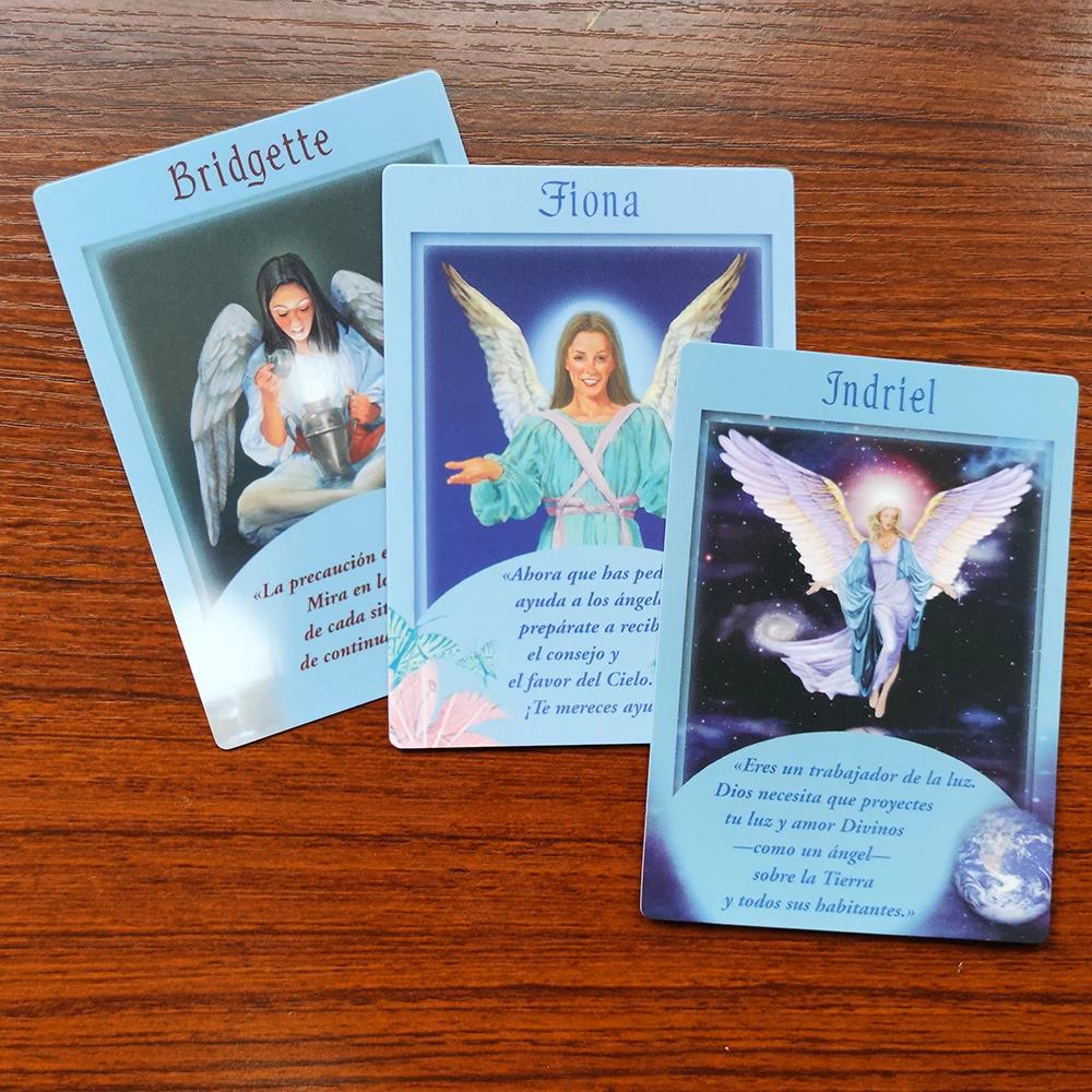 Messages from Your Angels: Oracle Cards, Spanish Edition, A 44-Card Deck and PDF Guidebook by Doreen Virtue, 12*8.7cm