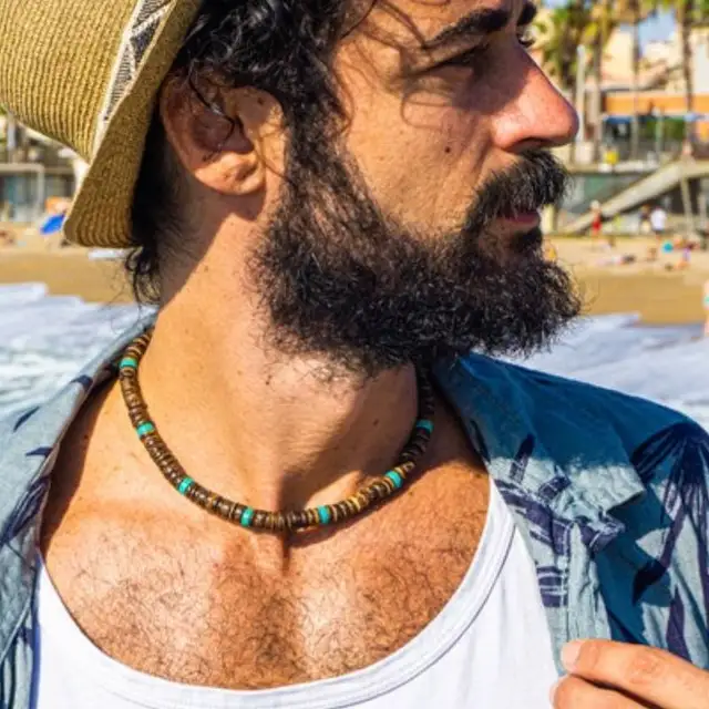 Collar de gargantilla boho para hombre en cáscara de coco y turquesa — joyeria boho