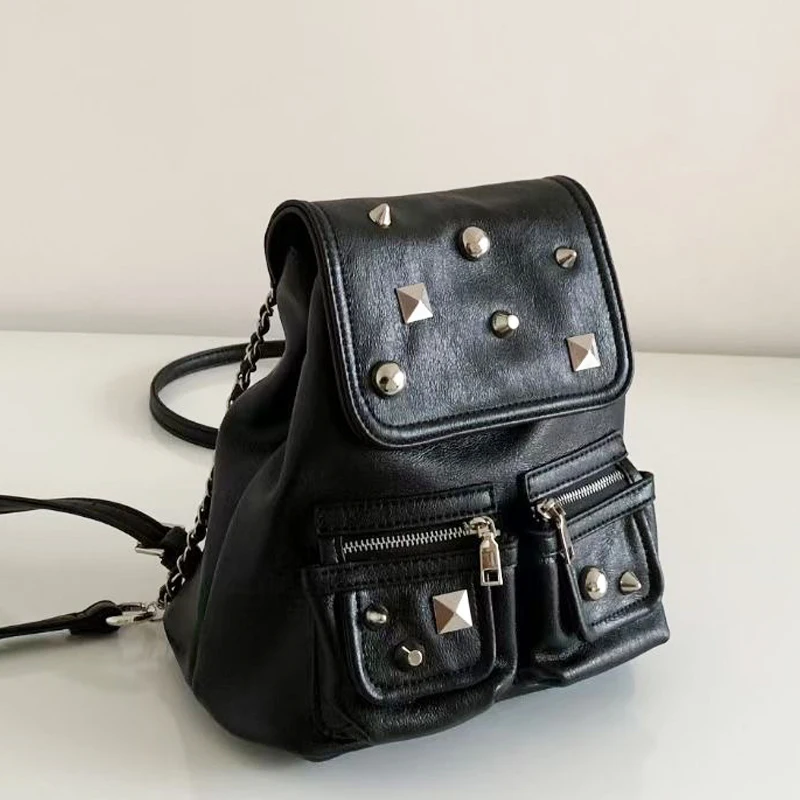 

England Style Backpacks For Women Luxury Designer Handbags Purses 2024 New In PU Imitation Cowhide Rivet Chain Underarm Shoulder