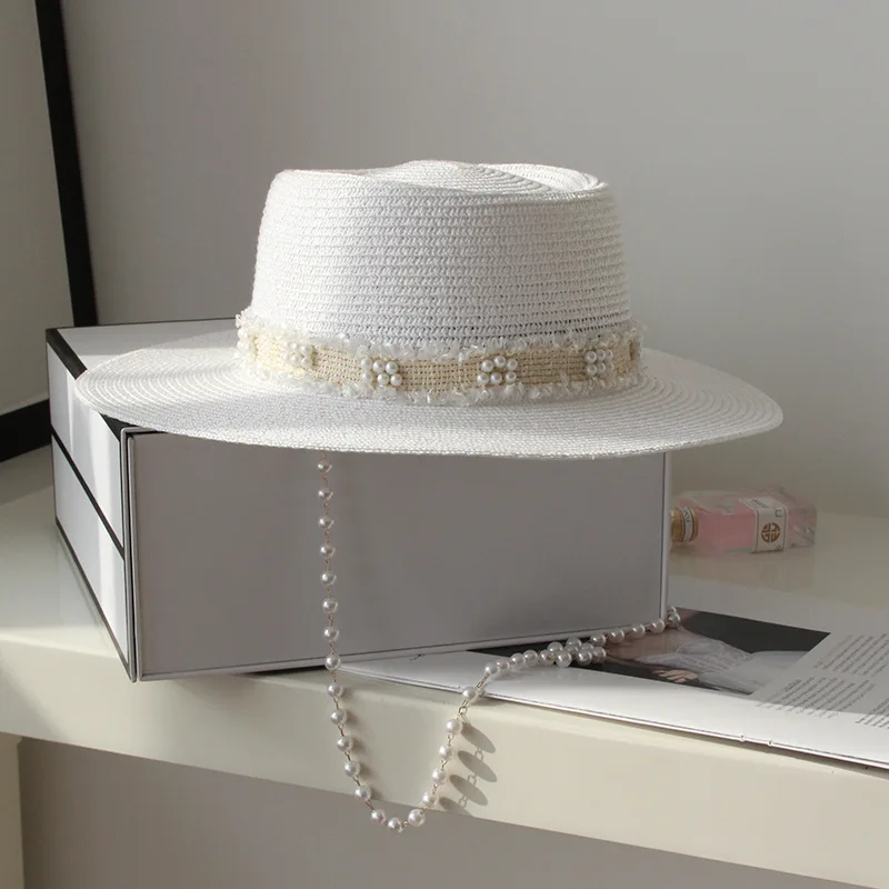 White Straw Hat with Pearl Chain Summer Brimed Pearl Panama Hat Vocational Travel Casual French Style Flat Fedora Jazz Cap Women