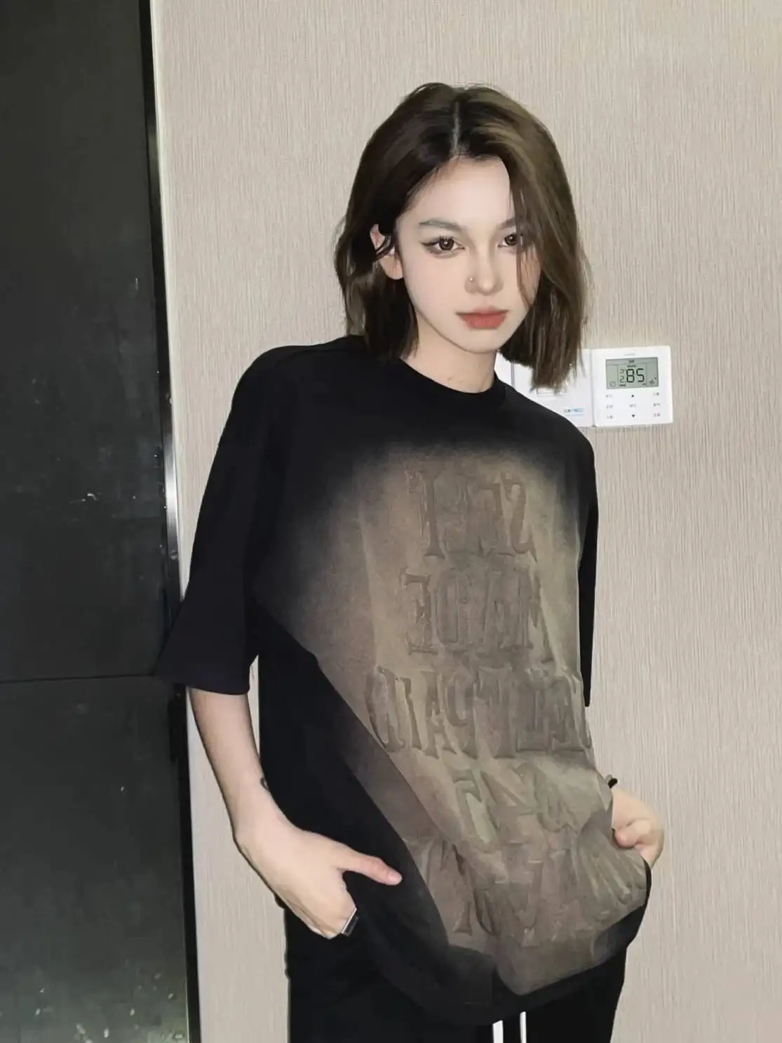 

Unisex 2026 Summer 3D Embossed Letter T Shirt Vintage Gradient Loose Over size d Crew Neck Black Short Sleeve Tees For Couples