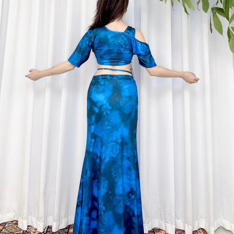 맞춤형 스웨갈 2025 신상 벨리댄스 의상 오리엔탈 댄스 의상 블루 로즈 프린트 탑과 스플릿 스커트