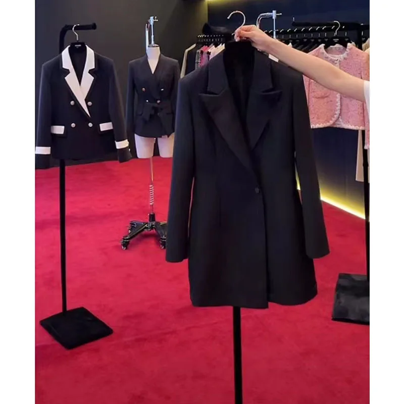 

Элегантный черный костюм: модный раннеосенний комплект из легких брюк и пиджака для женщин, класса люкс, в стиле ретро, для офиса и повседневной носки.