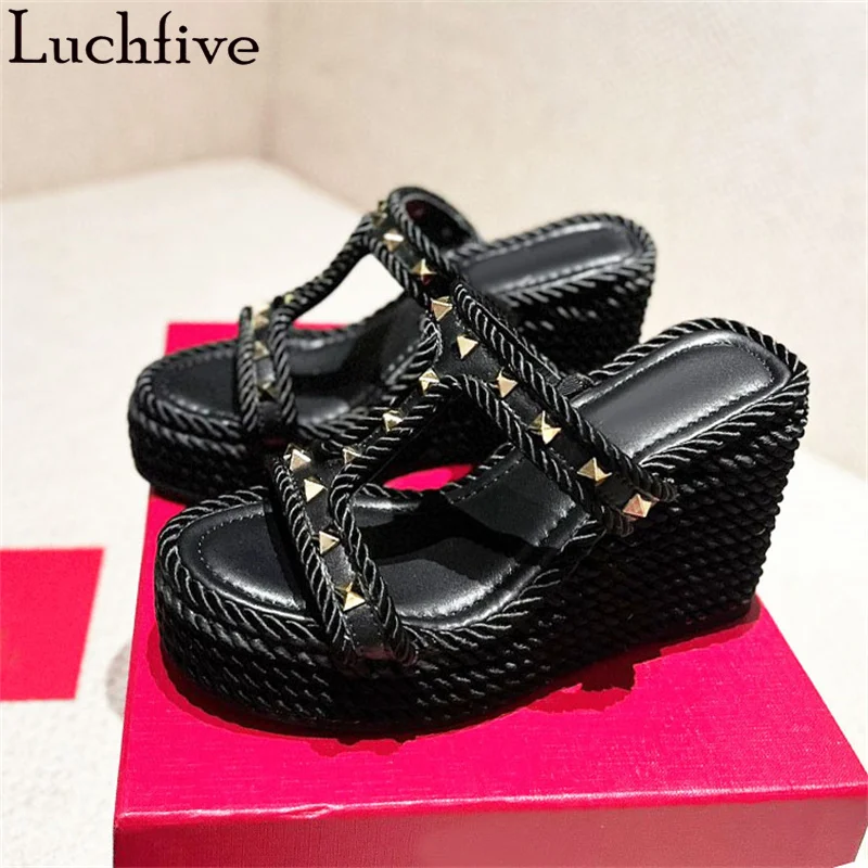 New Thick Bottom Wedges Heel Slippers Women Summer Fashion Week Rivet Sandals Leather Slippers Sexy Luxury Brand Slipsole Sandal