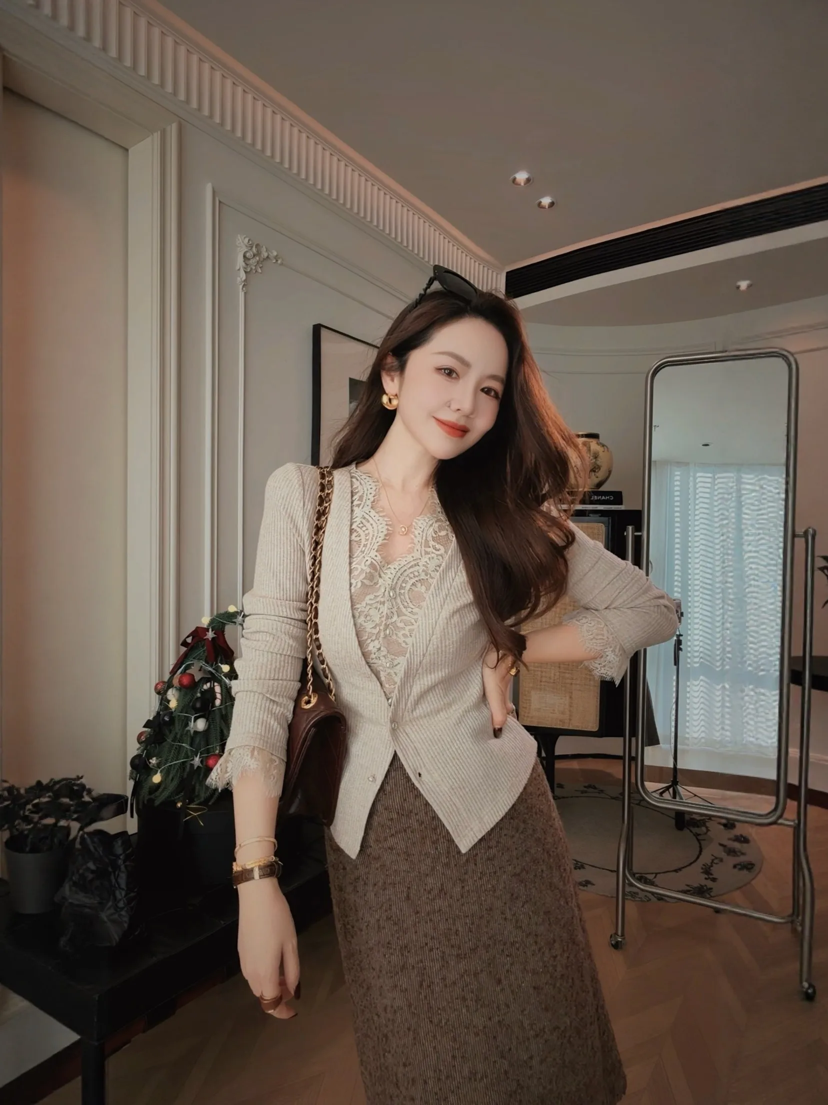 

PINZIKO Облегающий трикотажный топ с длинным рукавом и V-образным вырезом, имитация двухслойности, из полиэфирного волокна, женская нижняя одежда, производство Китай