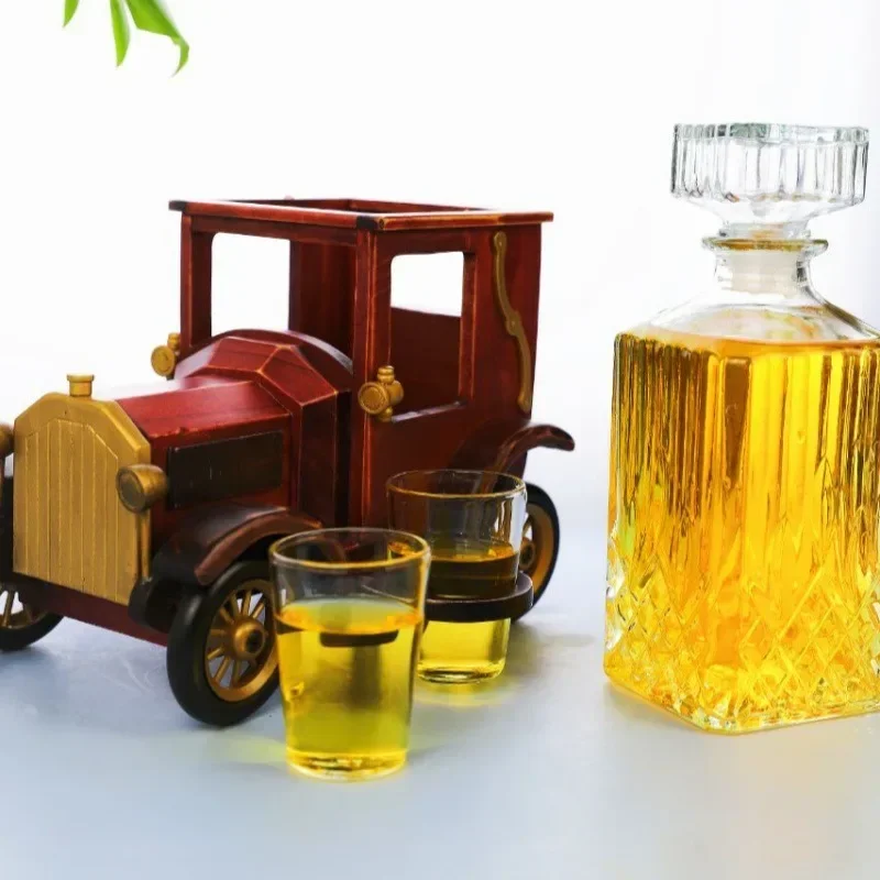 

Декантер из высококачественного боросиликатного стекла в форме простой автомобильной формы, утолщенный, термостойкий, высококачественный декантер.