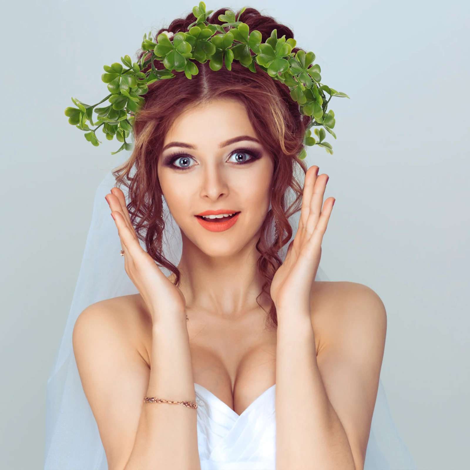 

Shamrock Headband Women Clover Crown Hair Wreath Saint Patrick Day Party Accessories Green Plastic Resin Girls Flower Headpiece