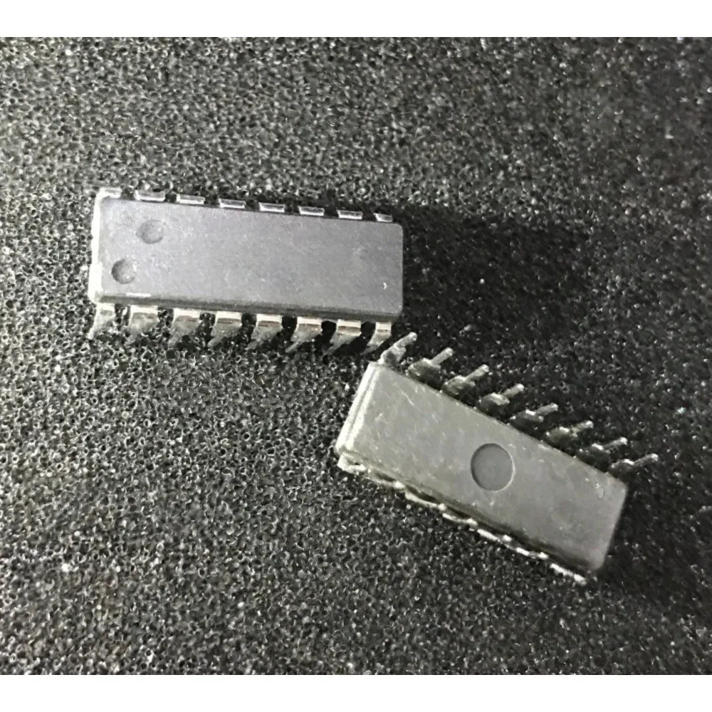 1-100PCS AM26C31IN AM26C31 AM26C31CN 5820LEUA MAX5820LEUA+T ISPLSI1032E-70LT 3335 LA3335M LA3335