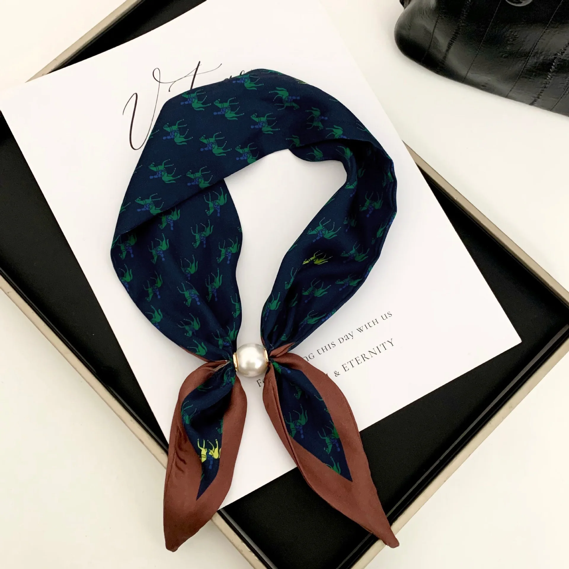 Cashew Flower zijden sjaal Moeiteloze sleutelbeenketting Nekwarmer met parelketting Sjaal met magnetische sluiting