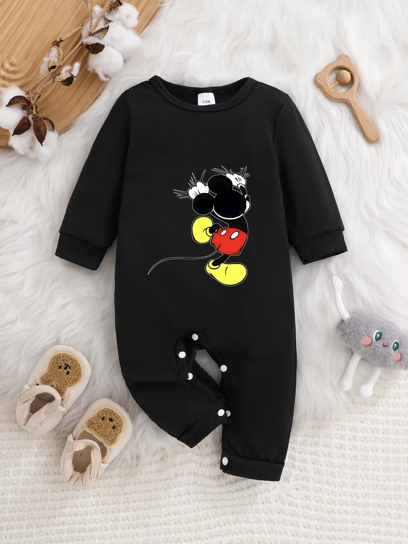 

【Officially Licensed】 Disney Mickey & Minnie Baby Long-Sleeve Romper: Sweet Kissing Couple Print, Soft Comfortable Fabric
